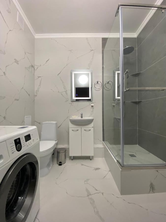 Apartment in the city centre Asztana Kültér fotó